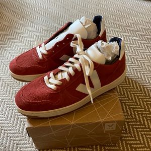 Veja V10 Suede Rouille Pierre Size 39 (red suede)